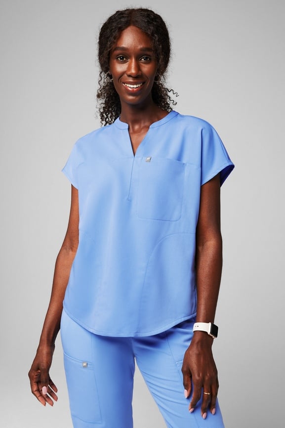 Evolve 3-Pocket Scrub Top