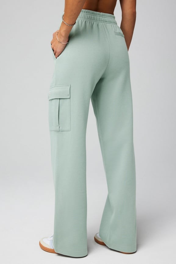 Cozy Fleece Wide Leg Cargo Sweatpant