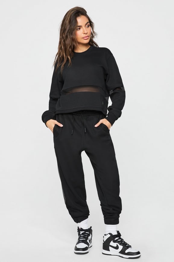 Cozy Fleece Mesh-Paneled Jogger - Fabletics