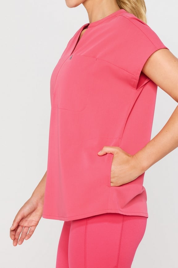 Evolve 3-Pocket Scrub Top