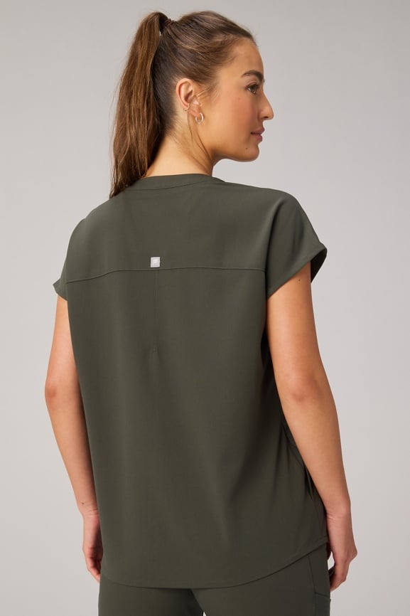 Evolve 3-Pocket Scrub Top