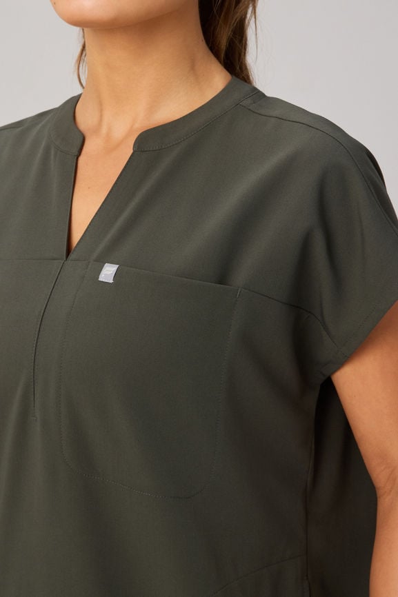 Evolve Oversized Scrub Top - Fabletics