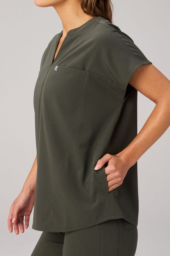 Evolve Oversized Scrub Top - Fabletics