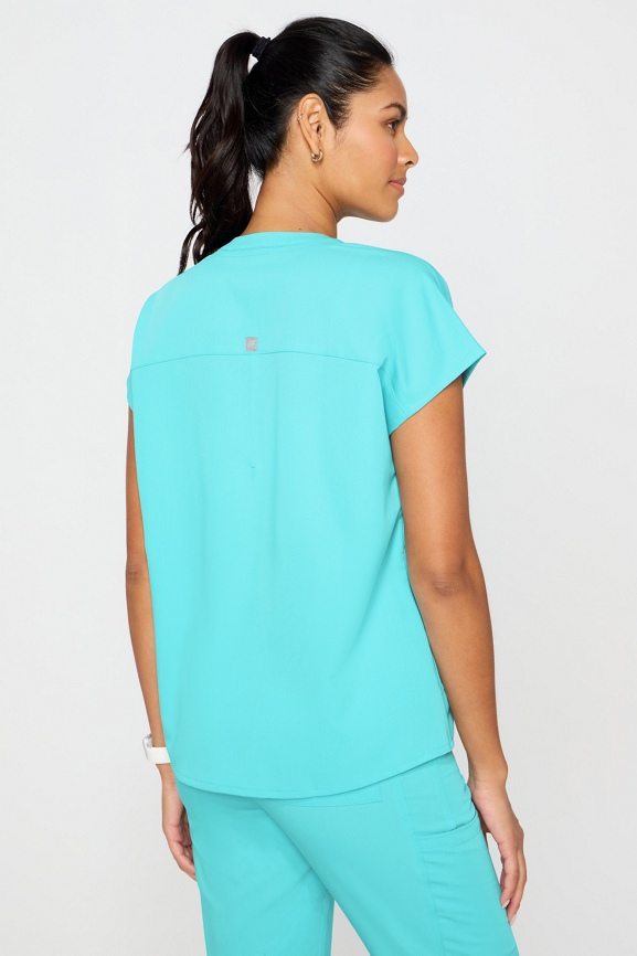 Evolve 3-Pocket Scrub Top