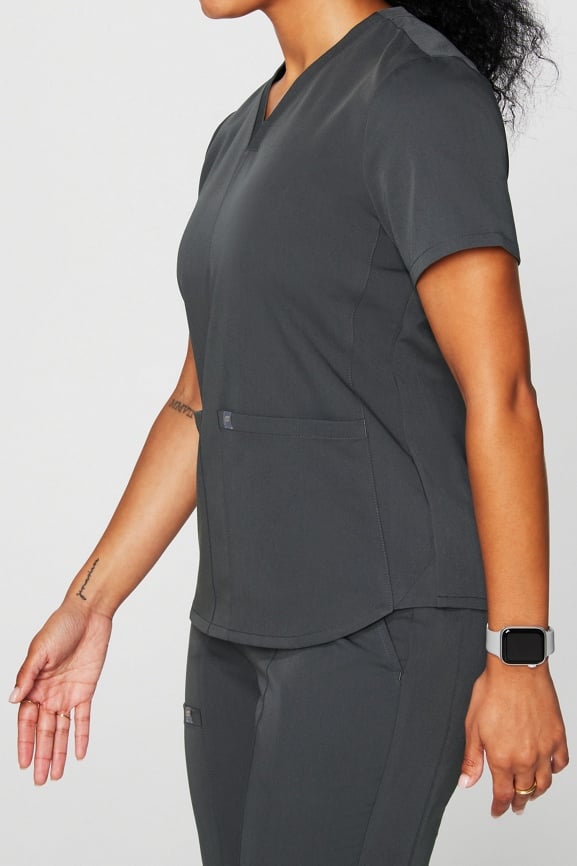 Method 2-Pocket Scrub Top (Petite Fit) - Fabletics
