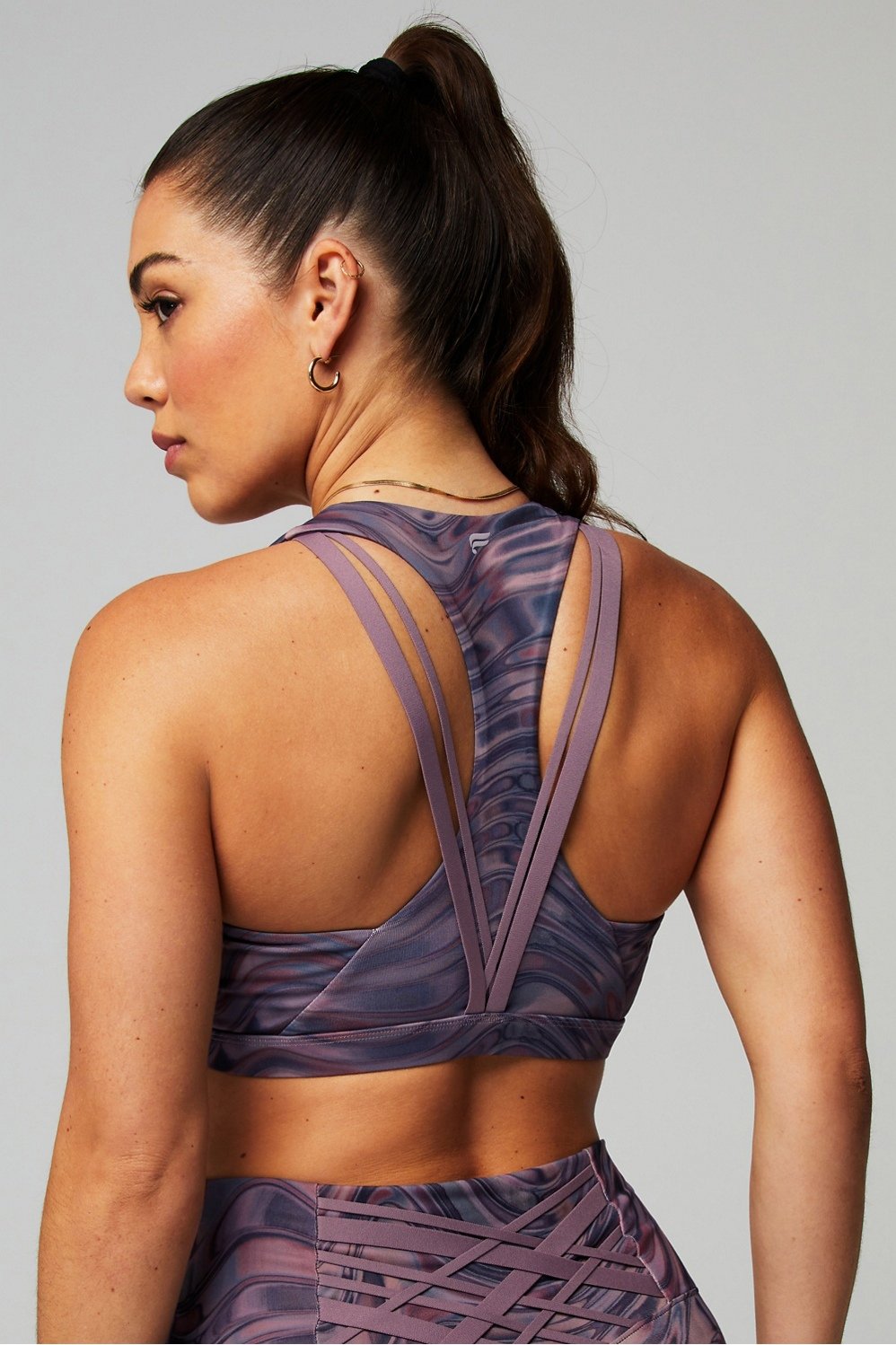 Standard sports bra from the front, major strap party from the