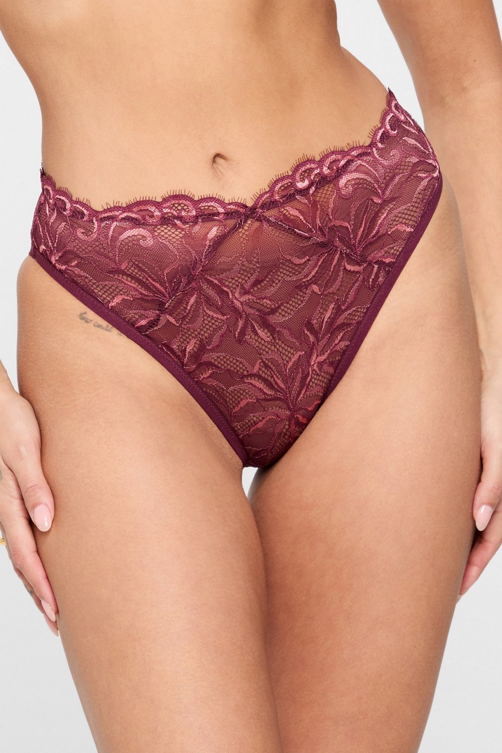 Smoothing Lace Mid Rise Brief