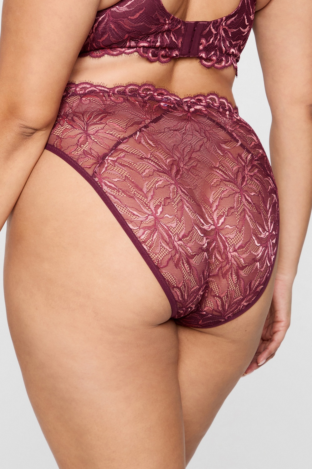 Smoothing Lace Mid Rise Brief