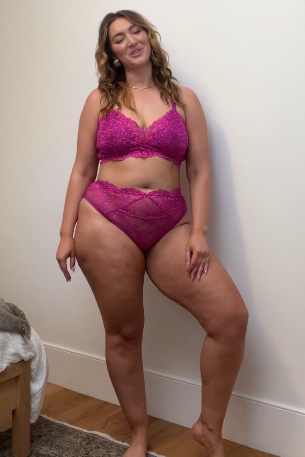 Smoothing Lace Mid Rise Brief