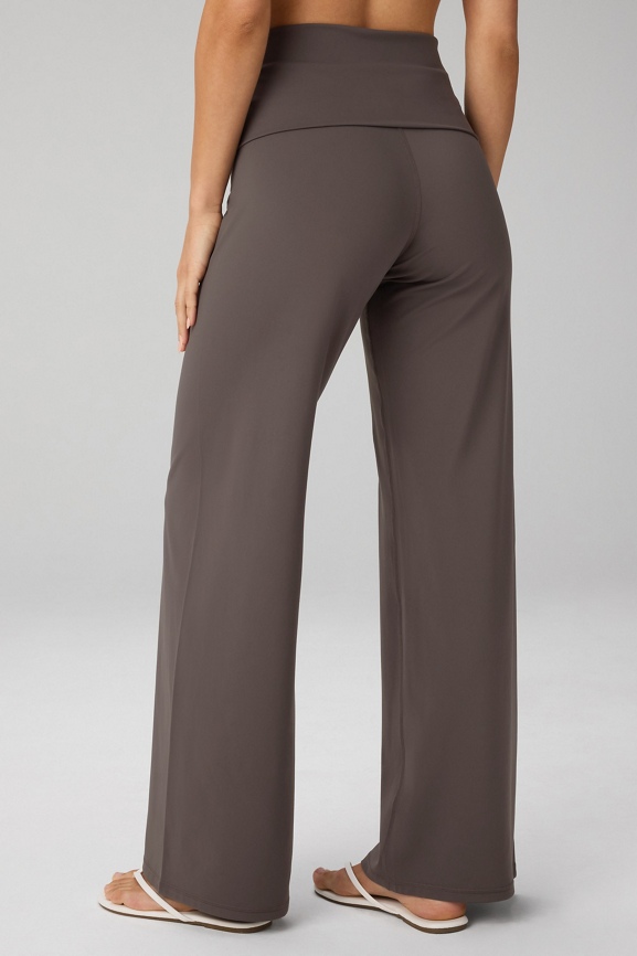 極美品 PHIGVEL Wide Pocket Trousers 2 Taupe 極美品 PHIGVEL Wide Pocket Trousers 2 Taupe - メルカリ