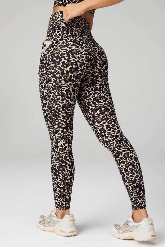 Oasis Twist Sports Bra + Oasis High-Waisted Legging 2-Piece Outfit