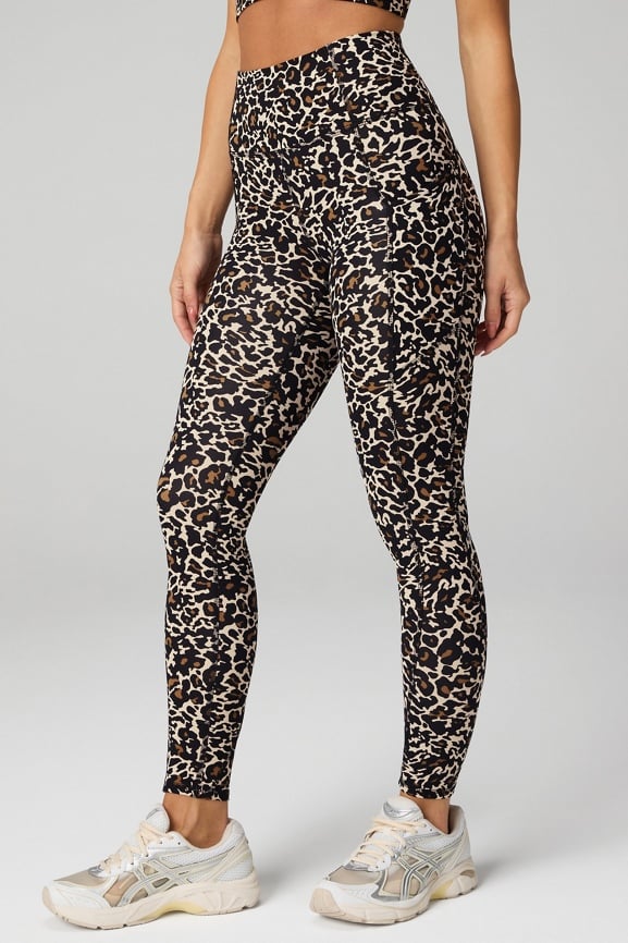 Oasis Twist Sports Bra + Oasis High-Waisted Legging 2-Piece Outfit