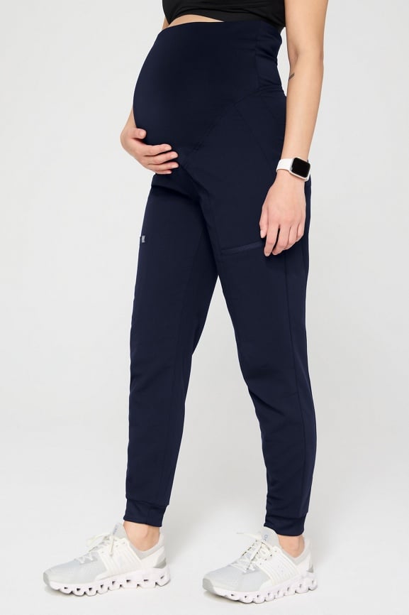 On-Call Maternity Scrub Jogger - Fabletics