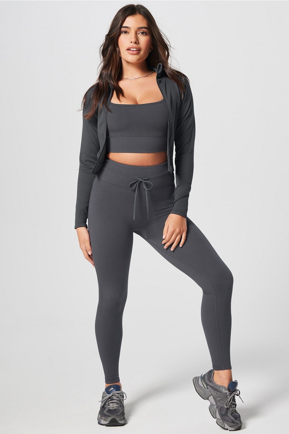 🥶 full look is from @fabletics !!! Shop this any many more using my link  FABLETICS.com/DRAYA #fableticsambassador