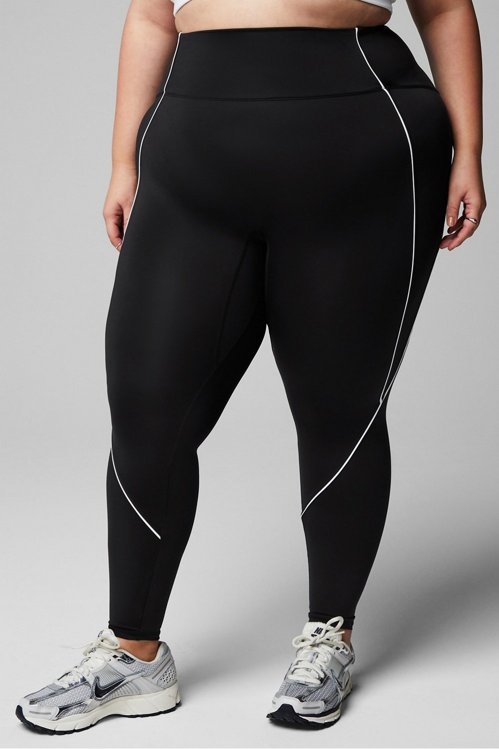 Motion365+ High-Waisted Piped Legging - Fabletics