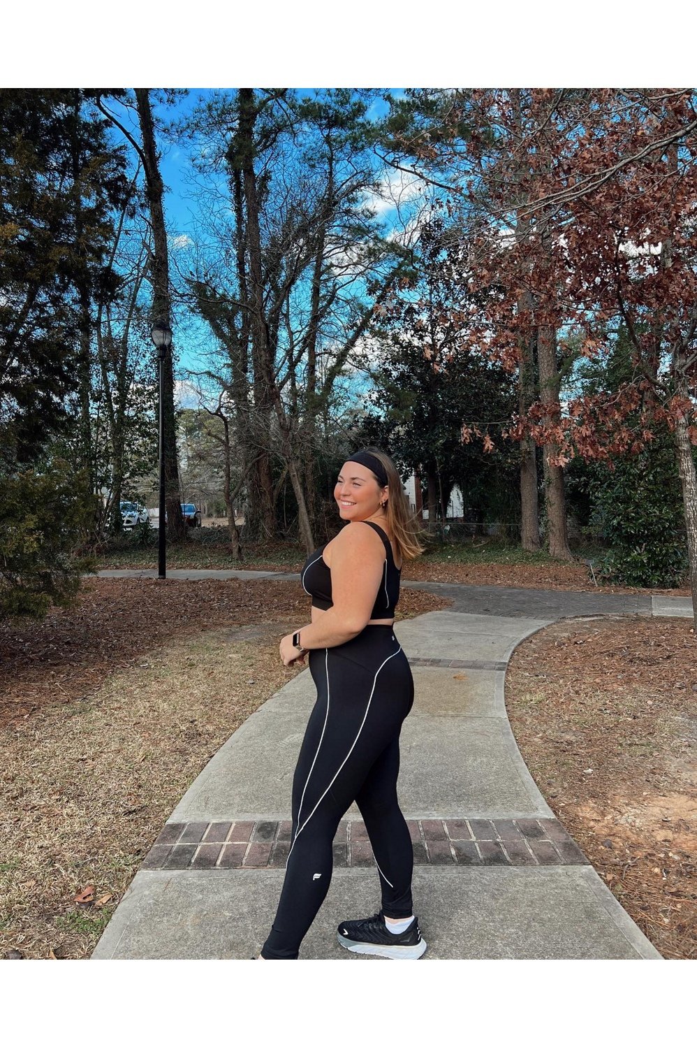 Motion365+ High-Waisted Piped Legging - Fabletics Canada