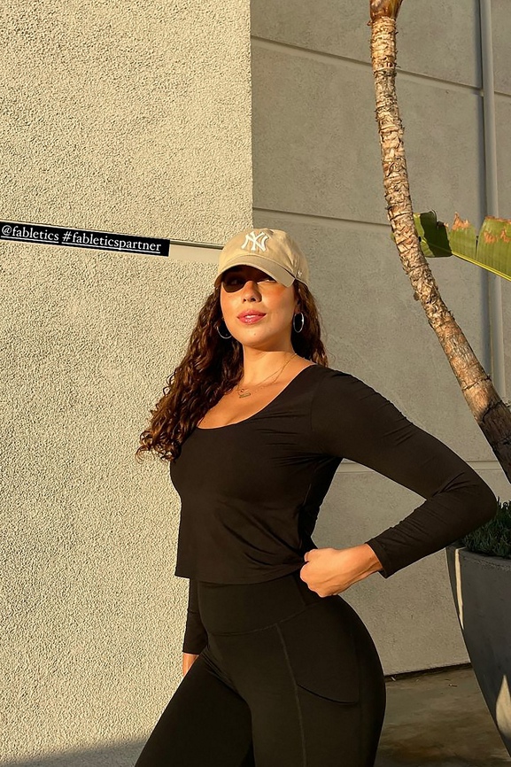 Oasis Twist Built-In Bra Long-Sleeve Top - Fabletics