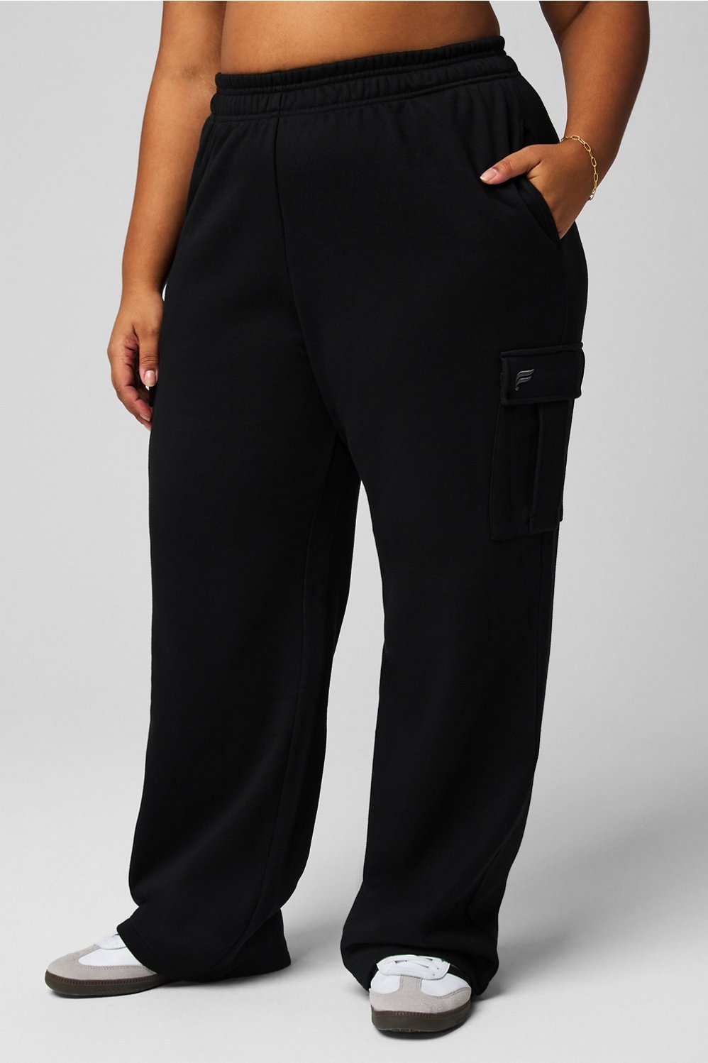 Cozy Fleece Wide Leg Cargo Sweatpant