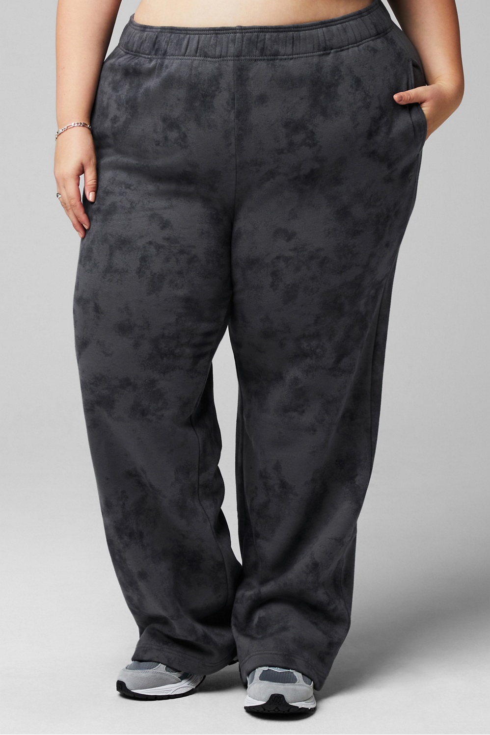 【SCENERITY】Calf sweatpants Motion Embroidered Sweatpants – ivmotion