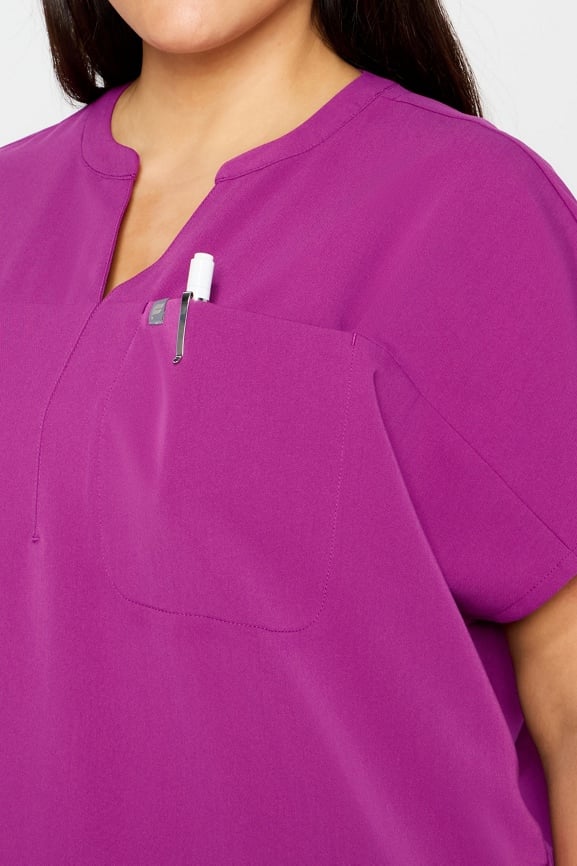 Evolve 3-Pocket Scrub Top