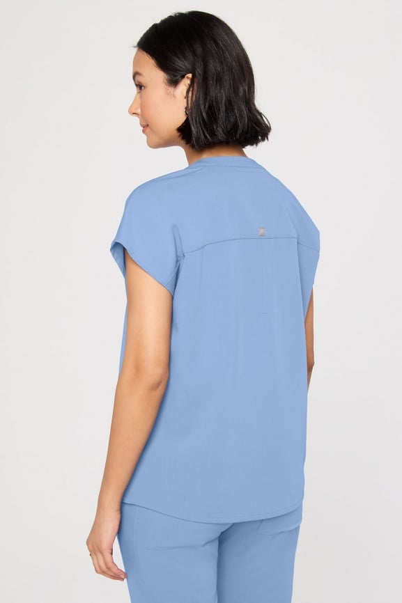 Evolve 3-Pocket Scrub Top