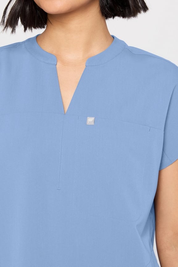 Evolve 3-Pocket Scrub Top